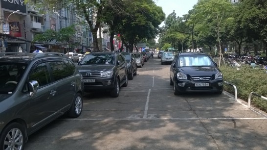 Parking lot at the intersection of Dien Bien Phu Street, Hai Ba Trung and street